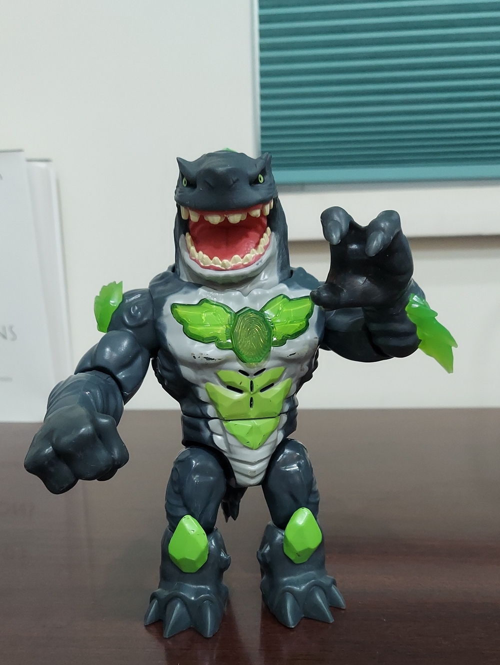 ❤️ Beast Lab Shark Beast Creator Action Figure By Moose Toys
